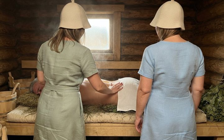 Пармастерица и помощница работают в четыре руки